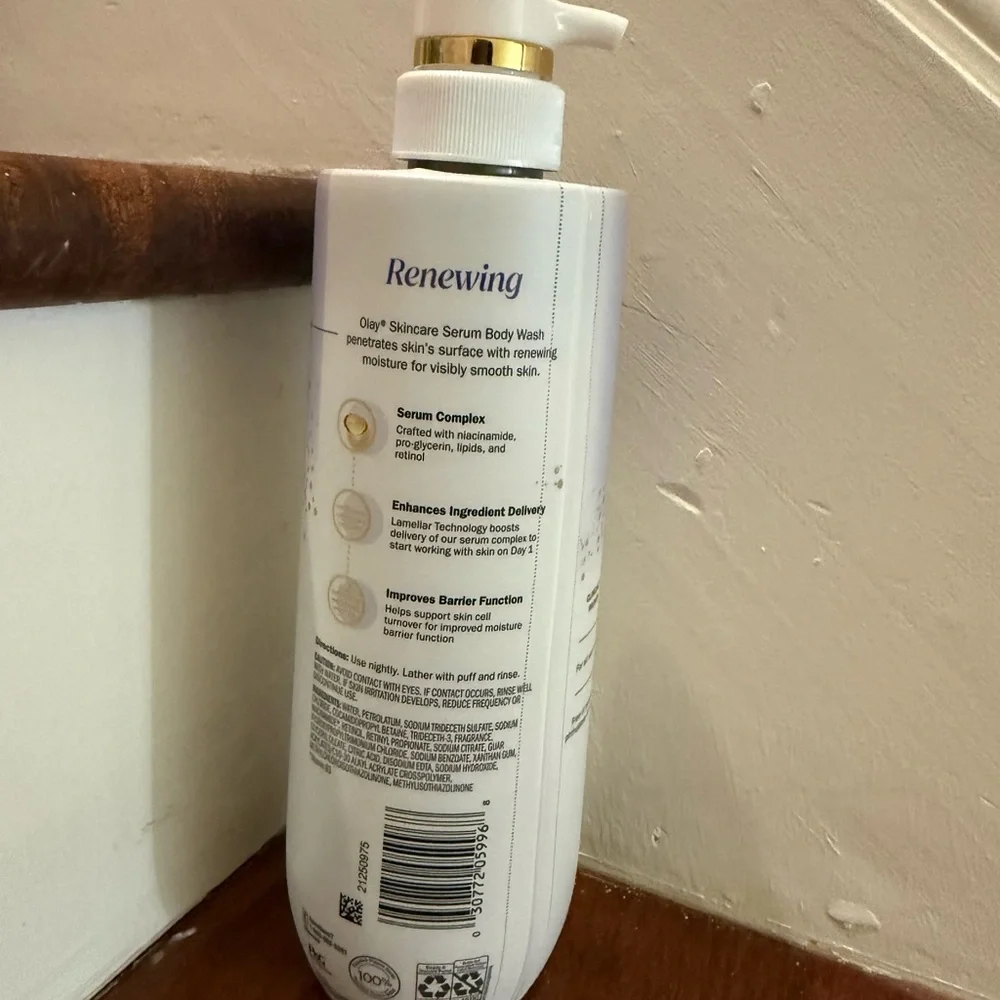 NWT OLAY Renewing Retinol Serum Complex Body Wash Supports Skin cell turnover